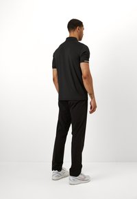 BOSS ACTIVE MOVE - Träningsbyxor - black