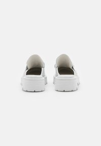 Kennel + Schmenger Mules à talons - white