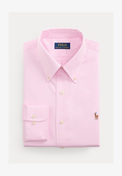 Világos rózsaszín, gombos, ingruha, hajtott mandzsettával, hímzett Polo Ralph Lauren logóval és hegyes gallérral.