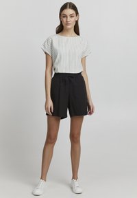 Oxmo OXALGEA LINEN MIX - Šortky - black