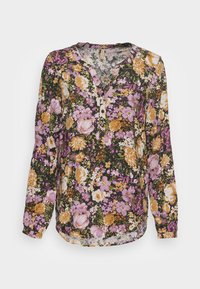Blusa de manga longa com padrão floral, apresentando uma mistura de flores roxas, laranjas e brancas sobre um fundo preto, com decote em V e detalhe de botões.