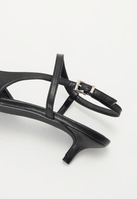 Thumbnail Image 9