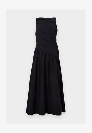 Zwarte strapless midi-jurk met geplooide top en samengebalde asymmetrische taille die overgaat in een uitlopende rok.