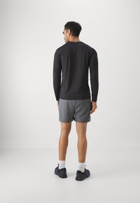 New Balance SPORT ESSENTIALS LINED SHORT 5" - Sportiniai šortai - graphite