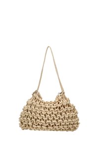 Bolso de mano beige con red hecho de material suave, con forma redondeada, asas largas y nudos decorativos en un patrón tejido.