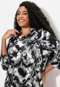 Ulla Popken PIXEL COWL NECK 3/4 SLEEVE TEE - Pitkähihainen paita - ebony