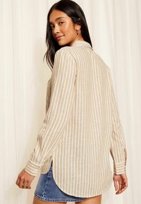 Friends Like These LONG SLEEVE THROUGHWITH- REGULAR FIT - Hemdbluse - camel stripe