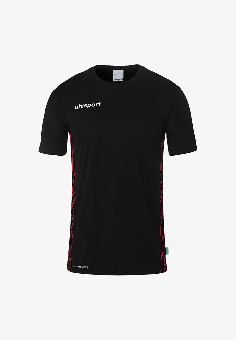T-shirt de sport noire à manches courtes. Présente des rayures diagonales rouges sur les côtés et un logo blanc sur la poitrine. Fabriqué en tissu respirant.