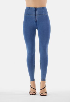 WR.UP® PUSH-UP SHAPING HIGH WAIST - Jeggings - denim chiaro