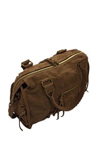 Sac messager en daim marron avec des zips dorés, design courbé, poche avant, double poignées et accents en cuir. Surface texturée.