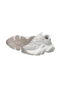 Chunky grijze sneakers met mesh- en leren panelen, witte rubberen zolen en contrasterende gouden accenten. Beschikt over gestructureerde oppervlakken en dikke veters.