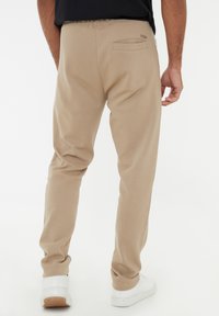 Threadbare CRACKLEY - Trainingsbroek - stone