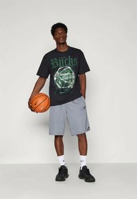 Nike Performance MILWAUKEE BUCKS M90 TEE - Echipament cluburi fotbal - black