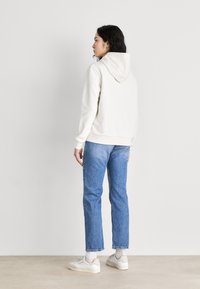 Calvin Klein Jeans FONT GRAPHIC REGULAR HOODIE - Športni pulover - ivory
