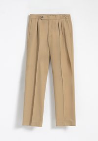 Pantalones plisados beige hechos de una tela suave, con un cierre de un solo botón y dos bolsillos laterales, con un diseño de pierna recta.