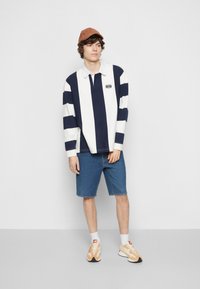 Levi's® 405™ STANDARD SHORTS - Pantaloni scurți din denim - corgi jupiter blue