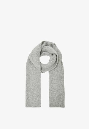 Hellgrauer gestrickter Wollschal, oben mit einer Schlaufe gefaltet, zeigt weiche Textur und rechteckige Form vor weißem Hintergrund.