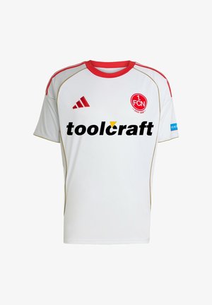 Camiseta de fútbol de manga corta blanca con acentos rojos y ribetes dorados. Presenta un gran logo negro de "toolcraft" y el emblema del equipo en el pecho.