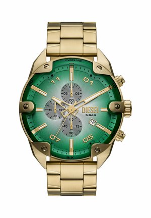 Montre-bracelet en métal doré avec cadran vert, trois sous-cadrans, affichage de la date et marquage "Diesel 5 BAR" sur le cadran.