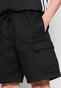 adidas Originals CARGO - Teplákové kalhoty - black