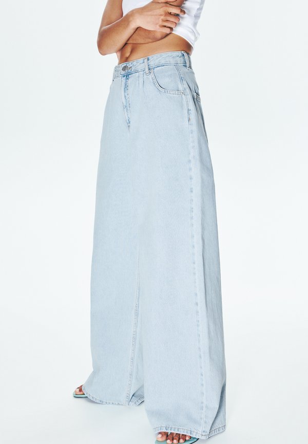 WIDE-LEG - Flared Jeans