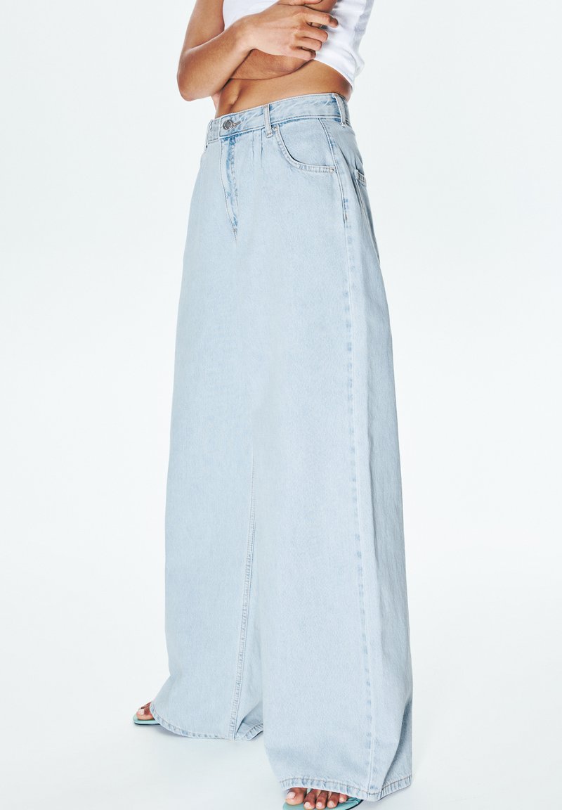 PULL&BEAR - WIDE-LEG - Flared Jeans - light blue, Vergroten