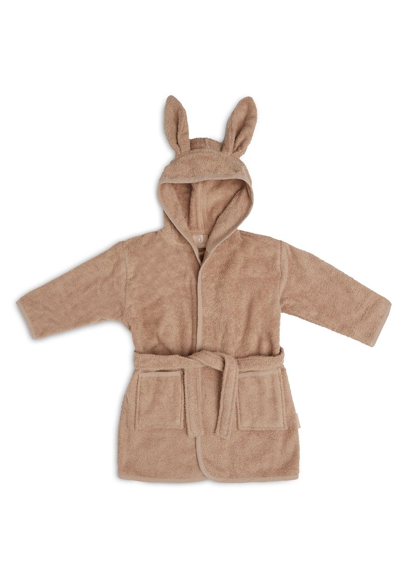 Peignoir tan en tissu pelucheux avec des oreilles de lapin sur la capuche, une taille ceinturée et deux poches avant. Texture douce sur l'ensemble.