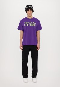 Versace Jeans Couture Apdrukāts T-krekls - iris purple