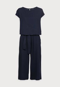 Granatowy kombinezon z krótkimi rękawami, okrągłym dekoltem, przewiązanym w talii oraz szerokimi, skróconymi spodniami. Gładki, lekki materiał.