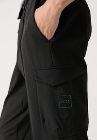 BOSS CHESTER - Παντελόνι cargo - black