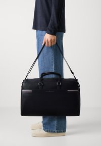 Tommy Hilfiger TEXTURE DUFFLE UNISEX - Sac week-end - black