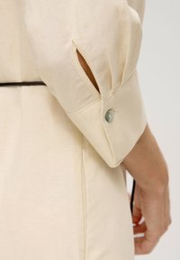 s.Oliver BLACK LABEL Blusenkleid - hellgelb