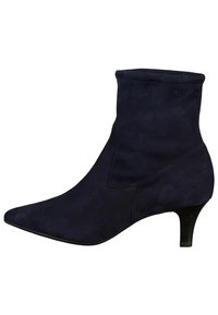 Bottine en suède navy avec un bout pointu et un talon effilé. Texture lisse, design sans embellissement et silhouette ajustée.
