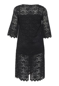 Robe en dentelle noire avec un motif floral semi-transparent, manches trois-quarts évasées et ourlet à volants, au fit décontracté et décolleté rectangulaire.