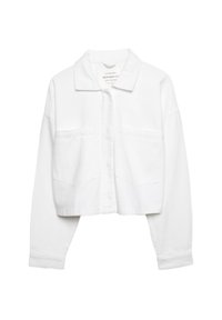 Chaqueta de mezclilla blanca recortada con cuello, dos bolsillos frontales y mangas largas. Cuenta con un cierre de botones en la parte delantera y una tela texturizada.