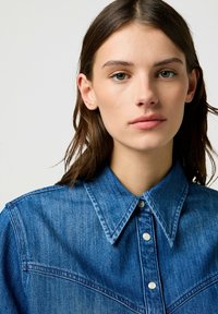 Wrangler LONG SLEEVE FOR REGULAR FIT - Skjortebluser - sparkle blue