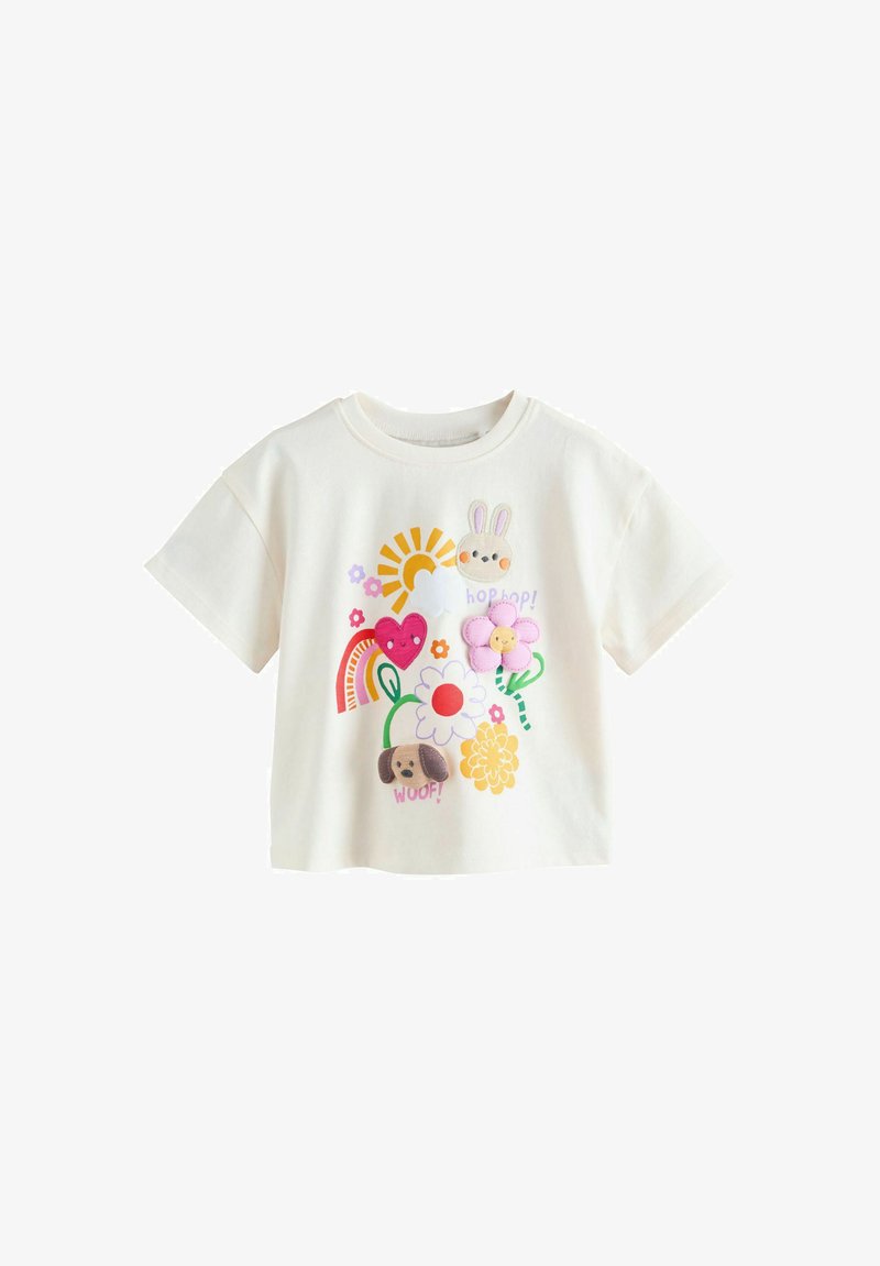 Chemise crème à manches courtes pour tout-petit avec un motif coloré de soleil, arc-en-ciel, cœur, fleurs, lapin et chien avec les textes "hop hop" et "woof".