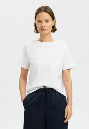 MIT RUNDHALSAUSSCHNITT - T-shirts basic - bright white