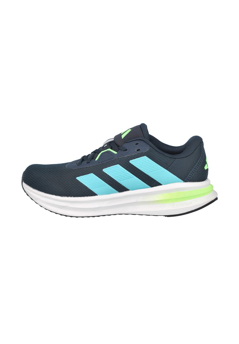 Zapatillas de running con parte superior de malla azul oscuro, con franjas azul claro y detalles en verde neón. Entresuela blanca con suela negra.