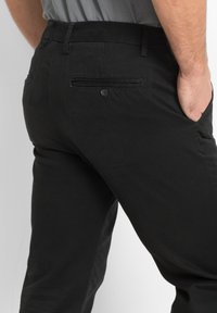 bonprix STRAIGHT REGULAR FIT - Chino - black