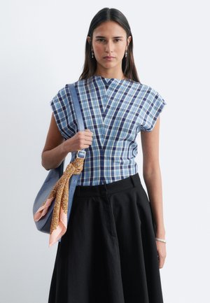 & OTHER STORIES, & OTHER STORIES FUNNEL NECK JACQUARD TOP - Blúzka - light blue checked