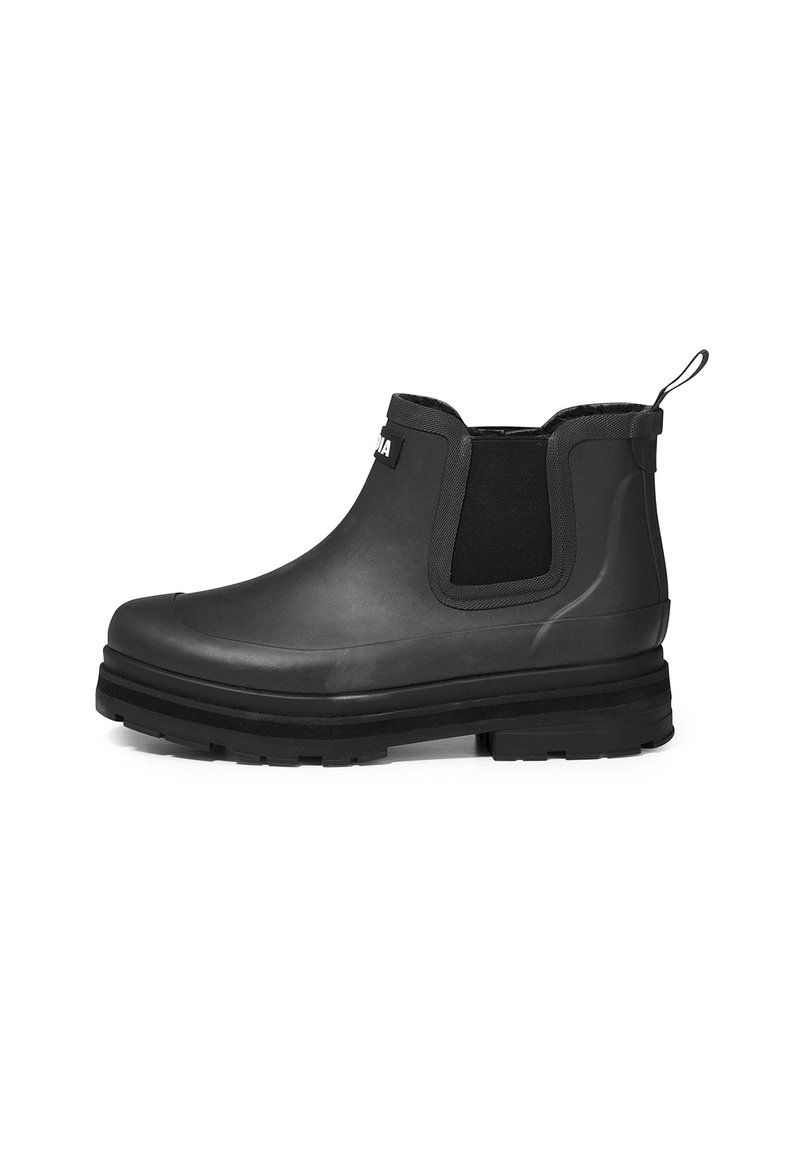 Bottines noires en caoutchouc avec semelle plate, panneaux latéraux élastiques et grip. Texture lisse et design minimaliste. Idéal pour des conditions humides.