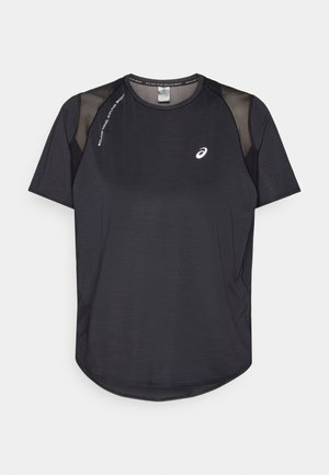 T-shirt de sport noir avec un col rond, des manches courtes, des accents en mesh sur les épaules, et un petit logo blanc à l'avant. Texture lisse.