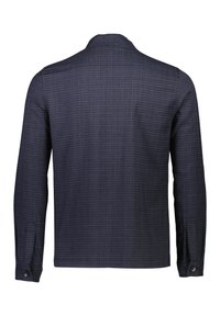 Marinblå rutad skjorta med långa ärmar, tillverkad av en texturerad tyg, med en strukturerad krage och manschetter med knapppdetalj.