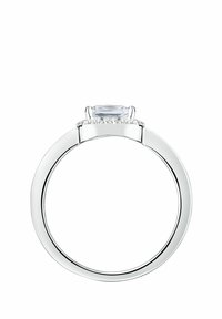 Anello in argento con una grande pietra rettangolare e piccole pietre decorative attorno. Fascetta liscia con una finitura lucida.