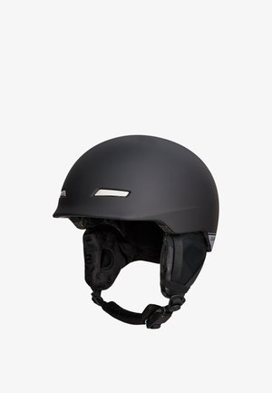 Mattschwarzer Ski- oder Snowboardhelm mit gepolsterten Ohrdeckeln, verstellbarem Kinnriemen und kleinen Lüftungsschlitzen vorne.