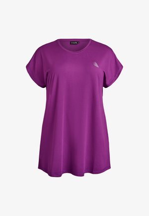 Camiseta de manga corta morada, hecha de tela suave, con un escote redondo y un pequeño logo en el lado izquierdo del frente.