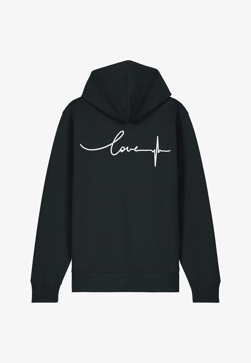 Sudadera negra con capucha, que incluye un cordón y un bolsillo canguro; en la parte de atrás, texto en blanco en script que dice "amor" con un gráfico de latido.