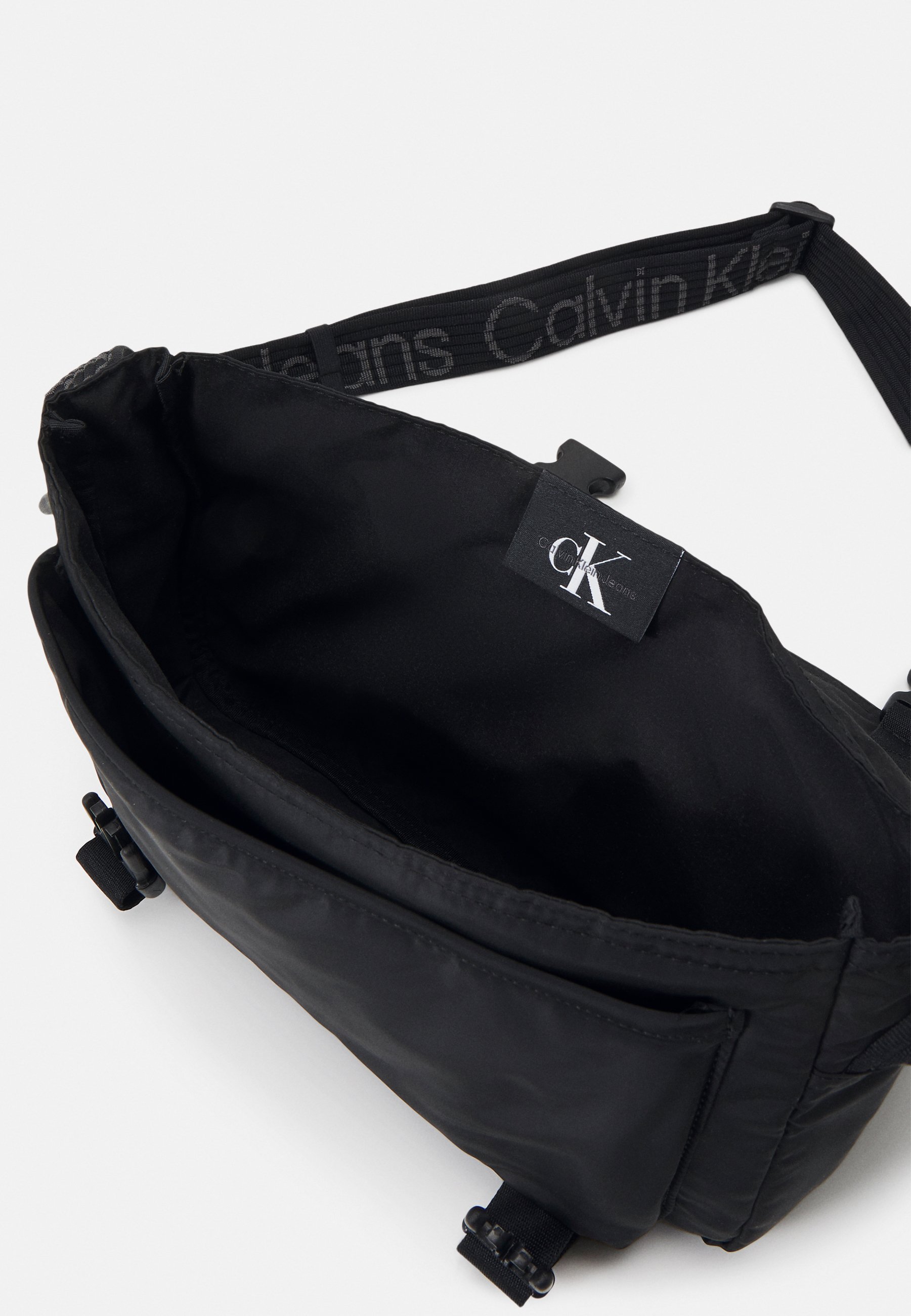 【CK JEAN】 ULTRALIGHT POCKET MESSENGER BAG Calvin Klein Jeans ULTRALIGHT POCKET MESSENGER