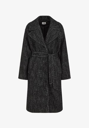 Mustristest viltja karvkattega musta ja valge soonikmustriga mantel, millel on vööga talje, lõikega krae ja suured esiknuudid.